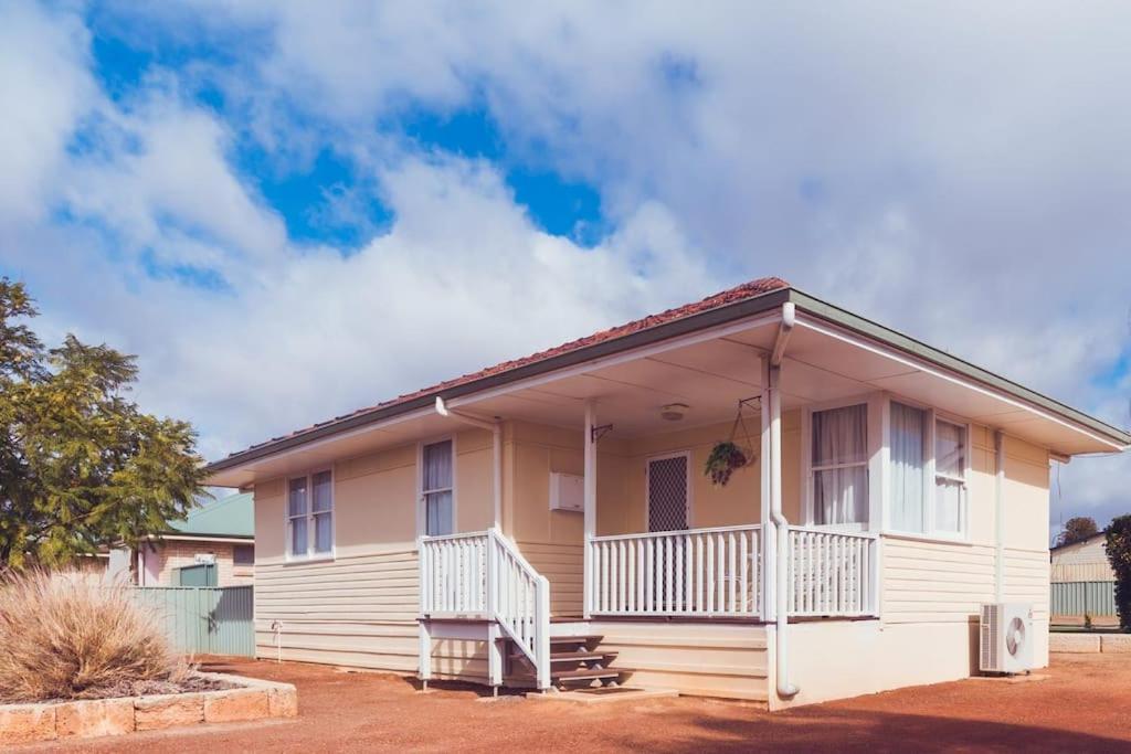 The Cottage - Wave Rock Short Stay Hyden Zewnętrze zdjęcie